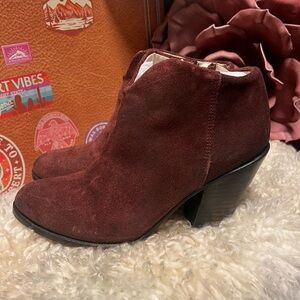 Freebird by Steven Women's Detroit Wine Suede Ankle Booties Size 9